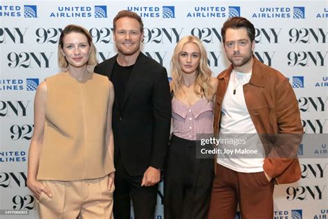 Sam Heughan, Caitríona Balfe & Sophie Skelton Take Turns in。